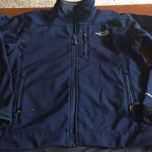 Men’s North Face soft shell jacket. Size S/P